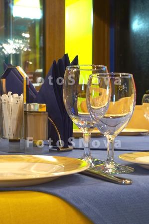 dinners_restaurants_tables_cel