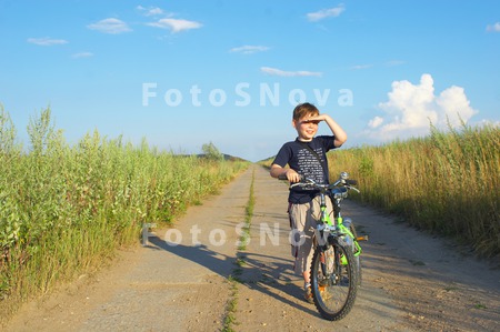 boy_lad_road_way_straight_jour