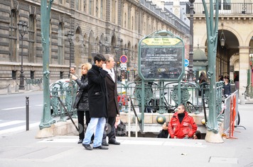 Louvre_Rivoli_метро_Лу