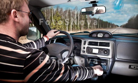 driver_inside_car_steering_peo