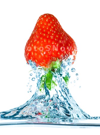 isolated_strawberry_ripe_healt