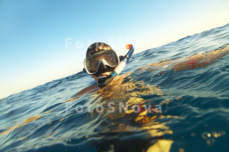 child_boy_underwater_tube_mask